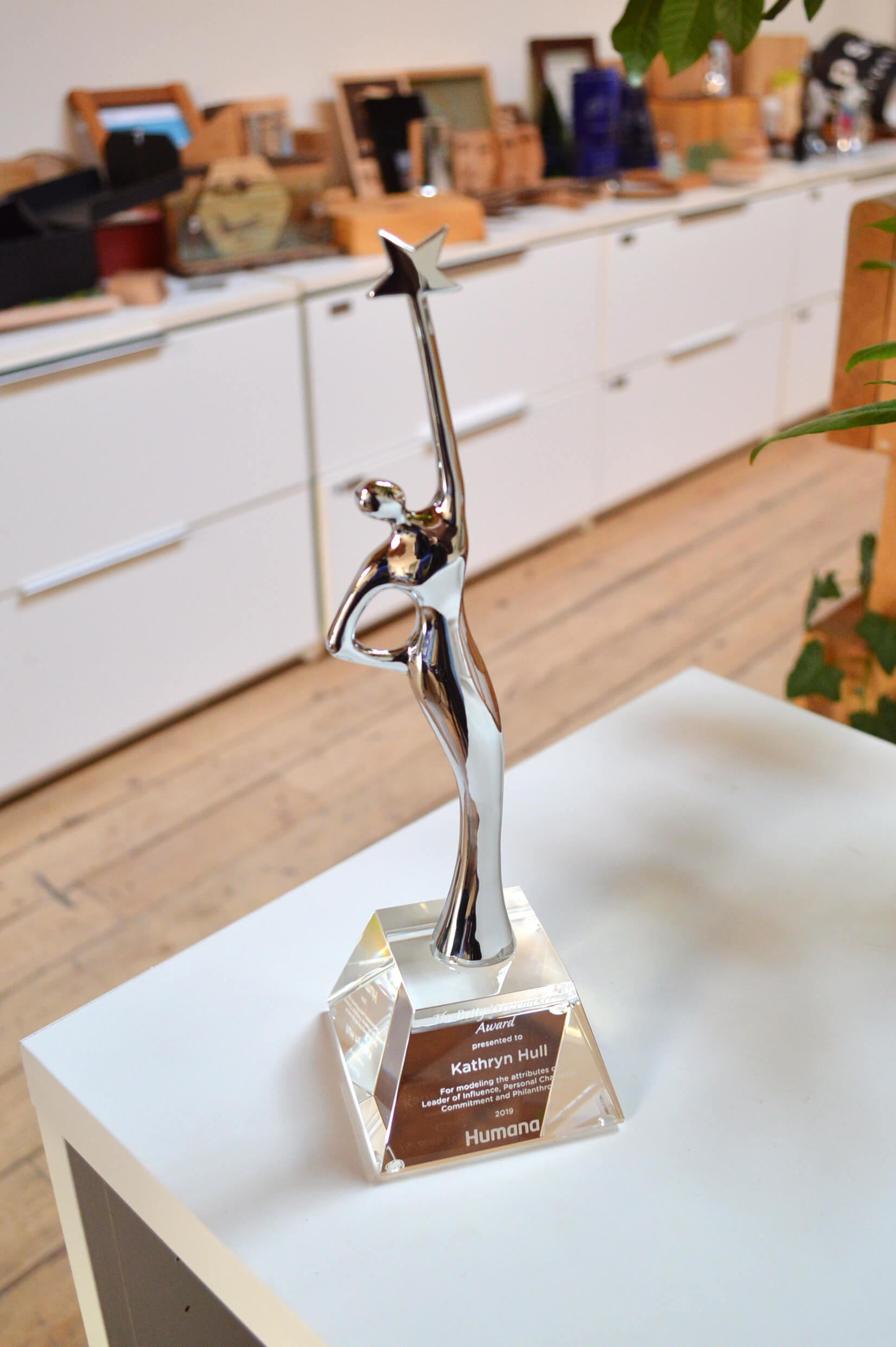 modern-customized-crystal-and-chrome-retirement-award_vancouver-trophy-shop-3
