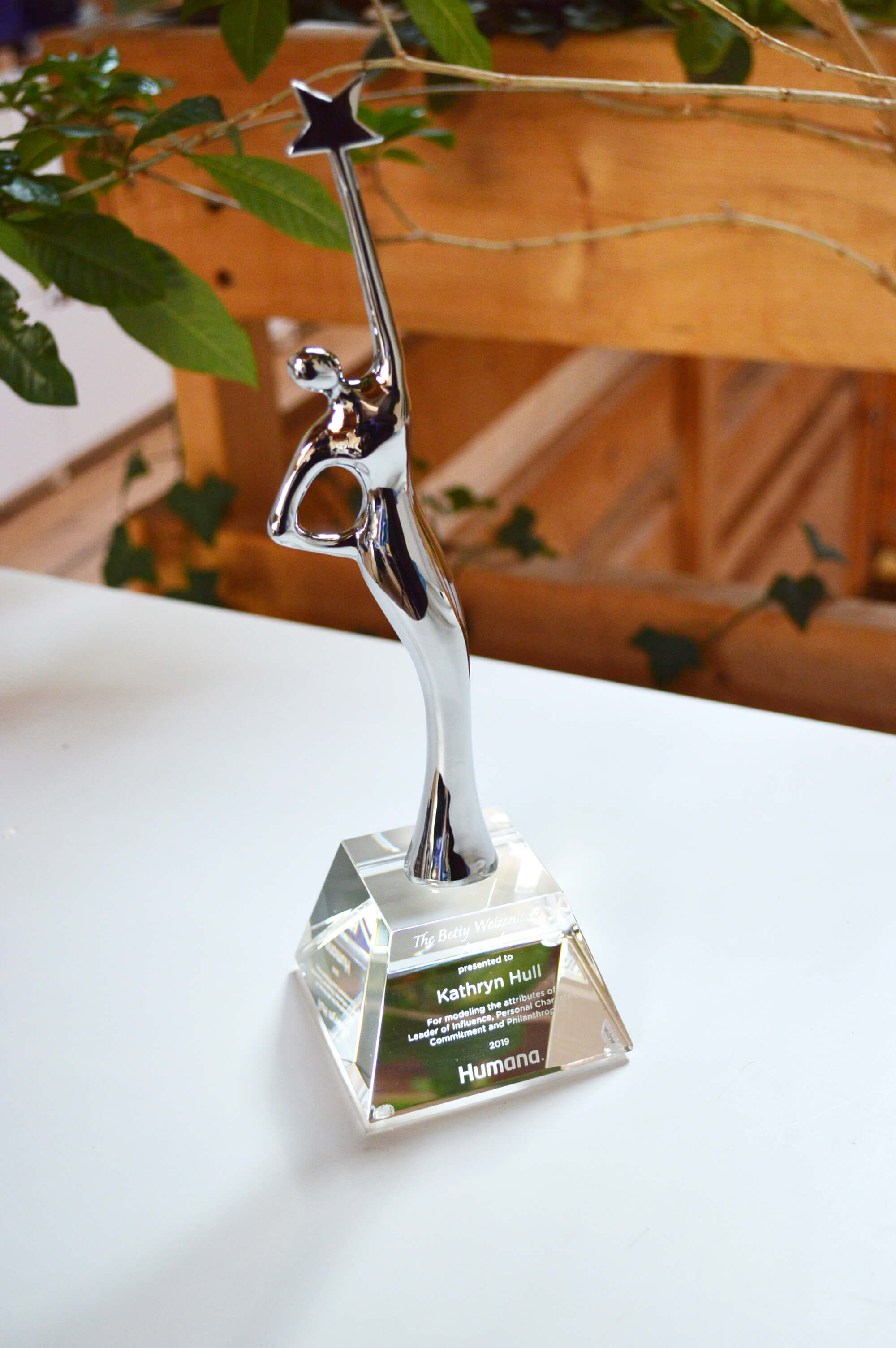 modern-customized-crystal-and-chrome-retirement-award_vancouver-trophy-shop-4
