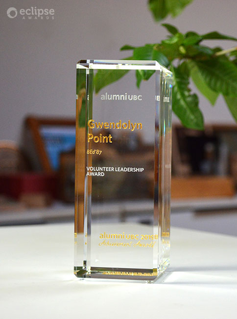 modern-customized-trophy-design-engraved-crystal-recognition-corporate-trophy-bc