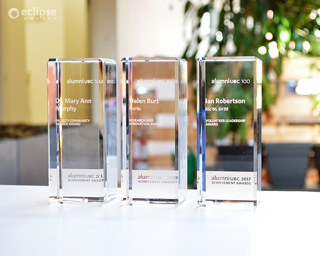 modern-customized-trophy-engraving-crystal-corporate-trophy-nova-award-bc