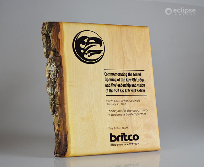 unique-eco-friendly-green-salvaged-wood-wall-plaque_custom-corporate-recogniton-trophy-canada