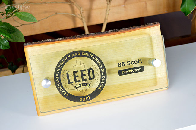 unique_eco-friendly-personalized-glass-and-wood-wall-plaque_green-building-trophy_Leed-plaque-canada