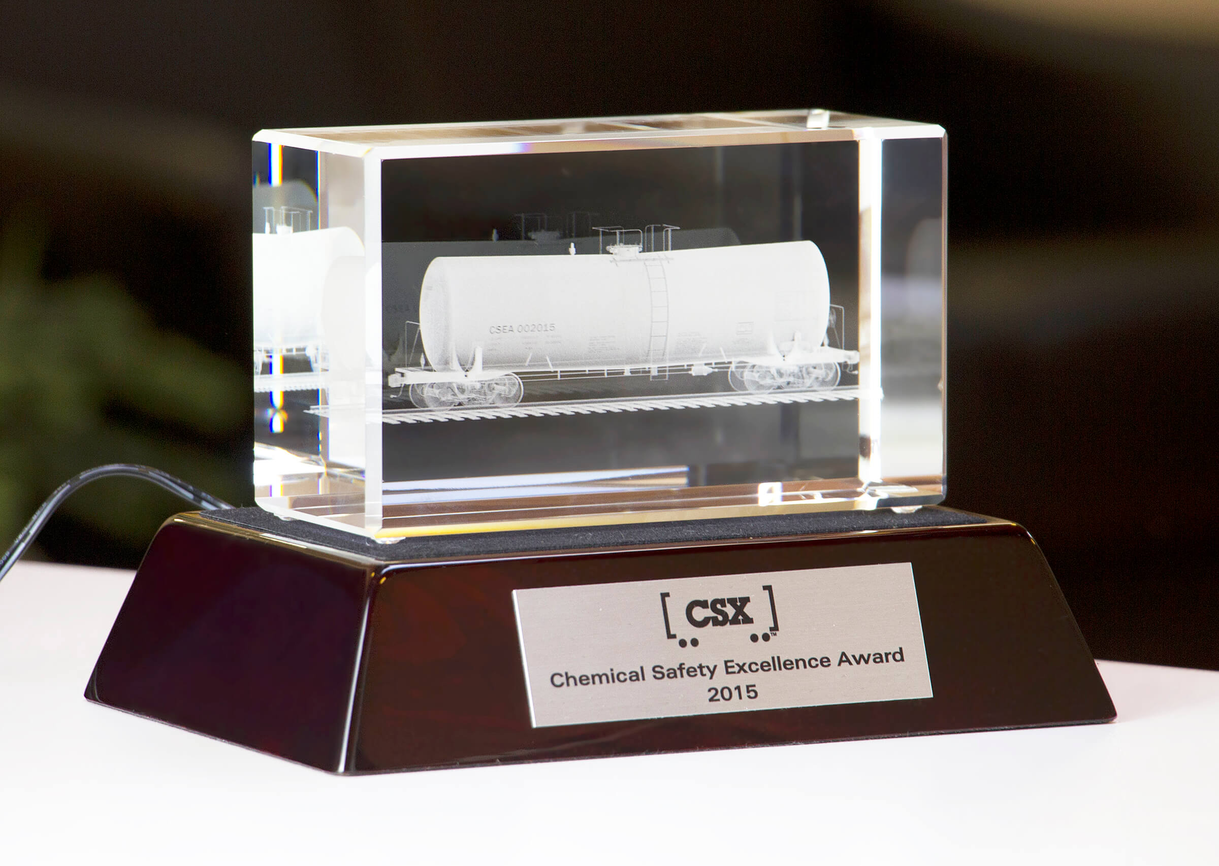 custom-award_modern_customized_wood_crystal_corporate_trophy_canada