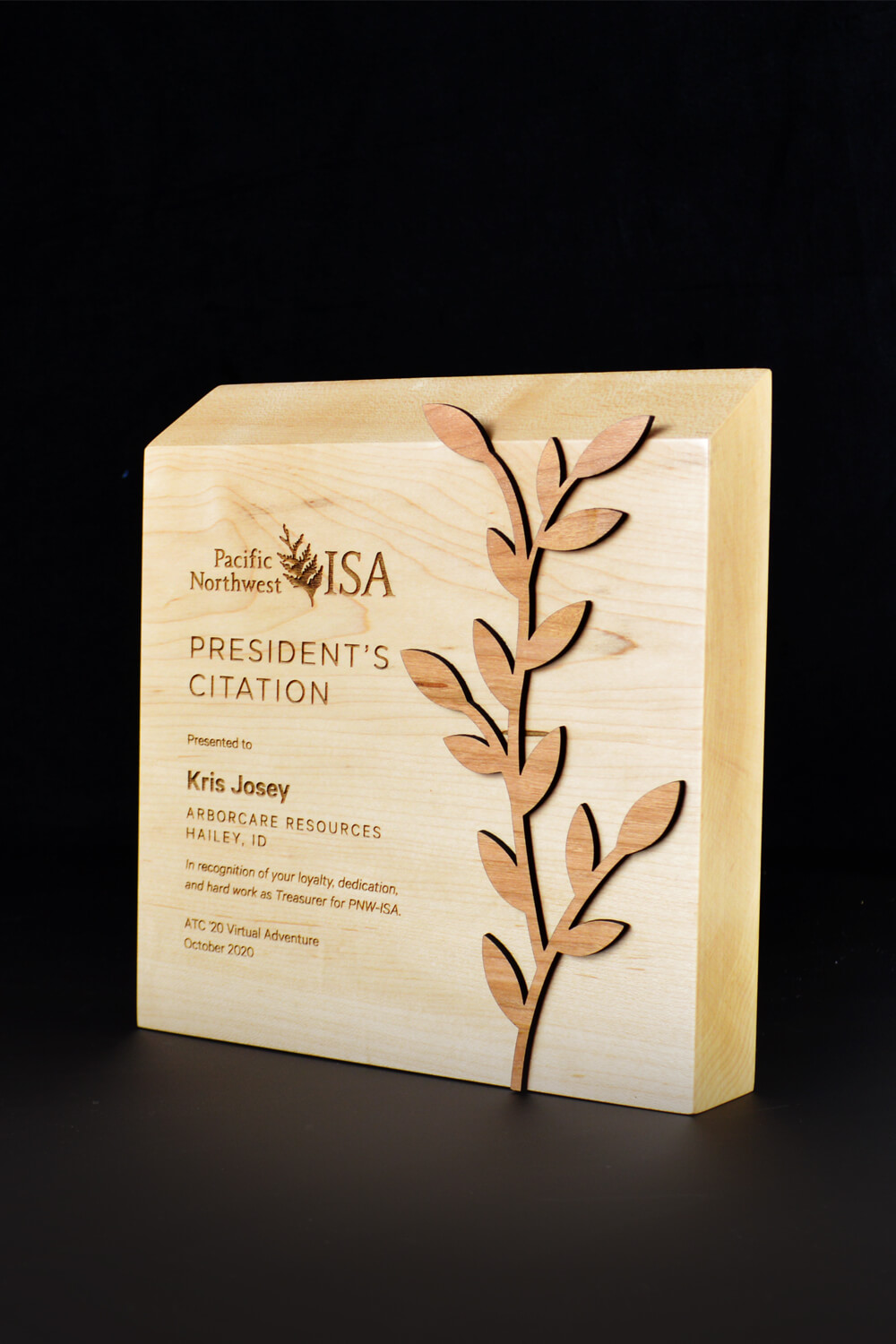 sustainable-customized-wood-award-laser-engraved-eco-friendly-business-award-canada-2
