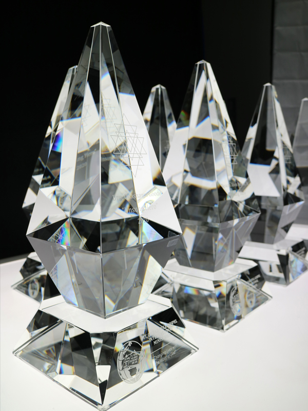 award-plaques-crystal-trophy-10