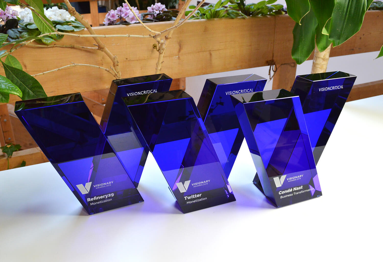 Crystal-trophies_unique-modern-corporate-trophy_custom-award_canada-blue-trophy