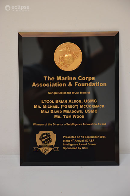 unique-custom-design-glass-plaque-personalized-sadblasted-corporate-recognition-plaque-canada